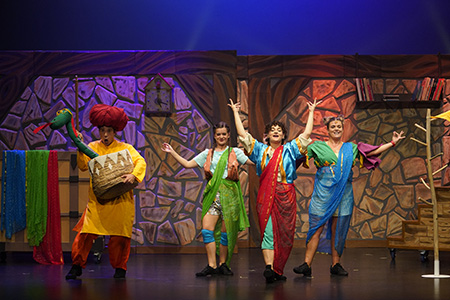 Munduari itzulia 80 egunetan antzezlana